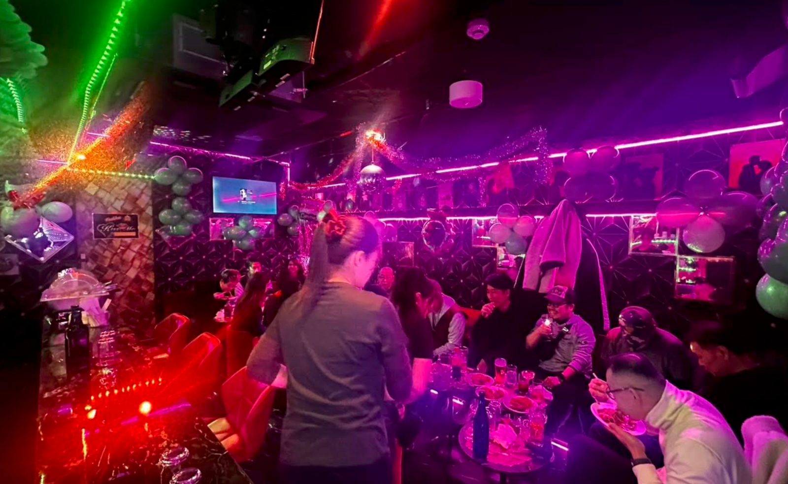 フィリピンガールズスナックバー Halika Kiss Me 中野店 店内写真